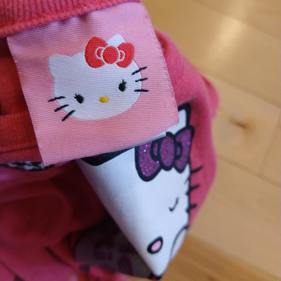 4/20$ 3-6m hello Kitty San Rio long sleeve pink onesie with suspenders - Picture 6 of 6